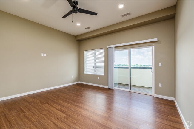 Studio - 470SF - Living Area