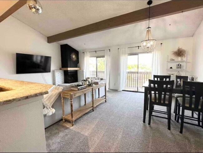 385 Explorer Ct
