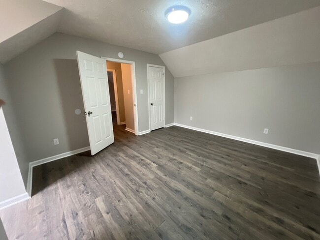 Photo - 197 Stratford Ln