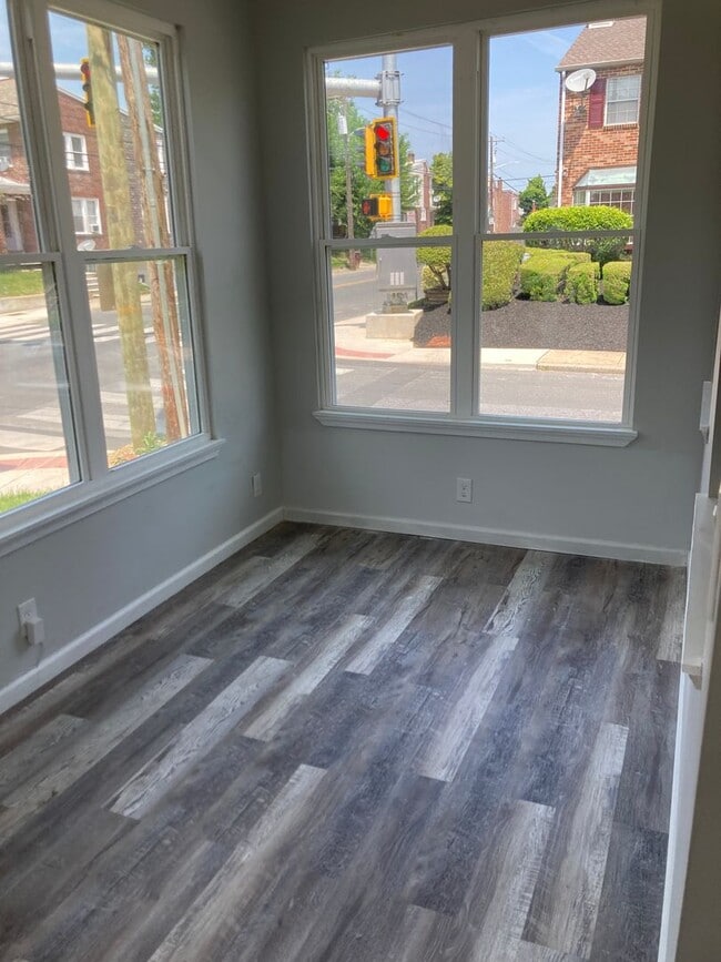 Photo - Fully renovated 3 bedroom, 2.5 bathroom en...