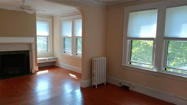 Building Photo - 362 Lloyd Ave Unit 2