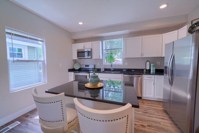 Photo - 1482 Hildreth Ave