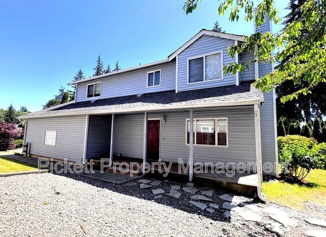 Building Photo - 600 NE Flagstone Ln