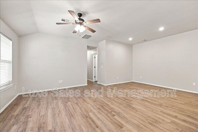 Photo - 404 Chalk Hill Ct