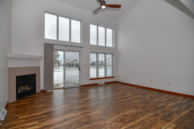 Photo - 160 E River Dr