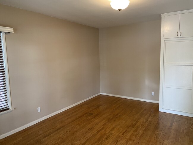 Photo - 181 S Marengo Ave Unidad 5