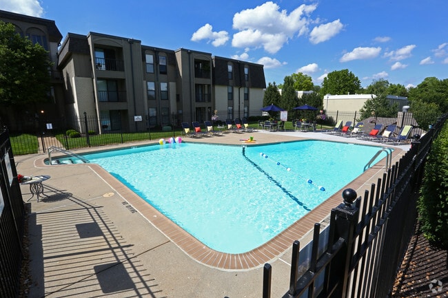 Piscina - Chesterfield Place