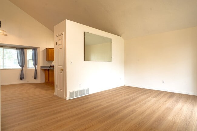 Photo - Beautiful Remodeled Home In Great Clinton Area