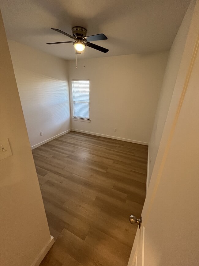 Photo - 5519 Itasca St