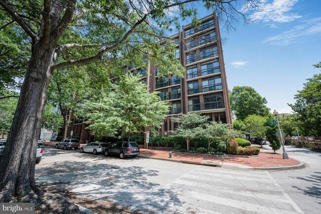 Building Photo - 1001 26th St NW Unit 503 Rental