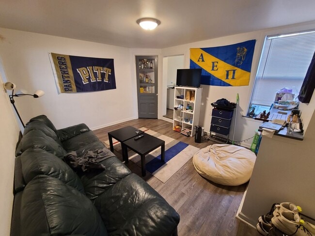 Photo - 4 bedroom South Oakland House!