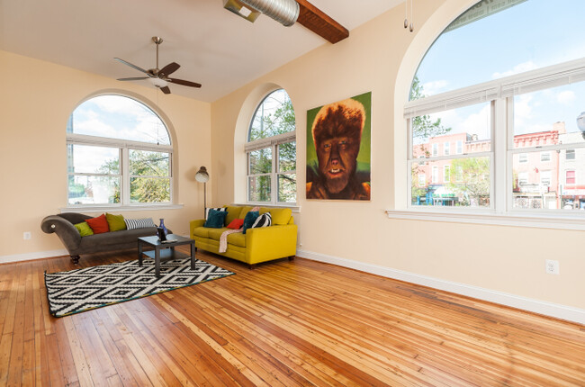Building Photo - 313 S. Broadway St. Rental