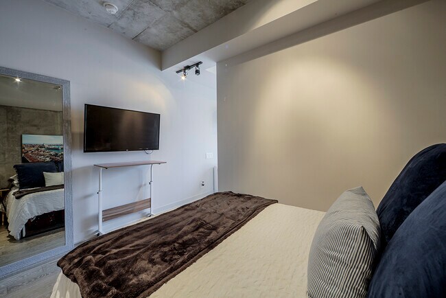 Photo - 39-839 Brant St