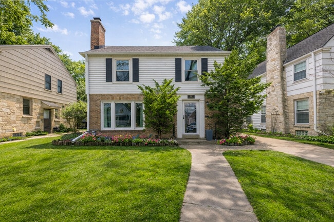 Building Photo - 908 E Hampton Rd