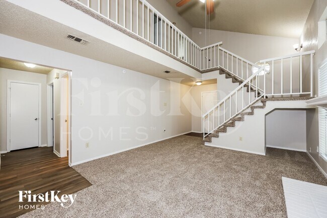 Photo - 208 Spanish Moss Dr