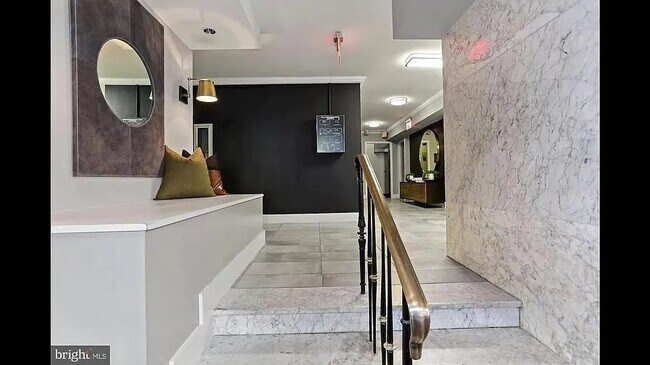 2030 F St NW Unidad 704
