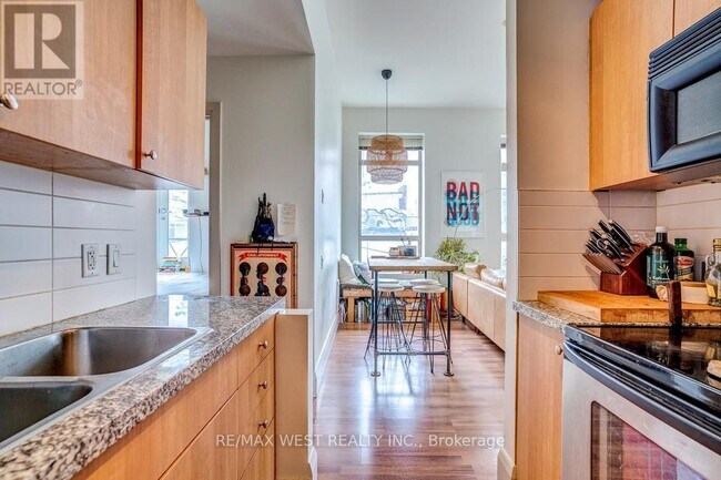 Photo - 108 Dovercourt Rd