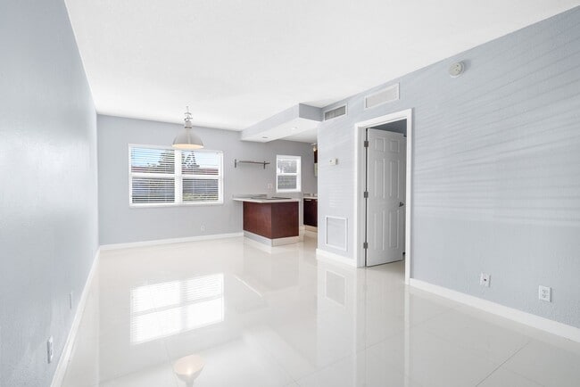 Photo - 416 NE 15th Ave Unidad B11