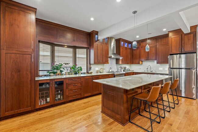 Kitchen - 4317 N Kenneth Ave