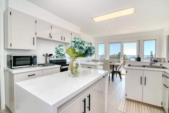 Photo - 782 Groton Long Point Rd