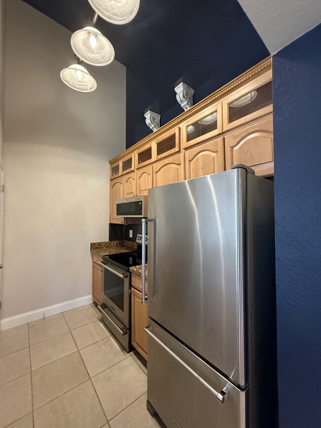 Building Photo - 2810 N Oakland Forest Dr Rental
