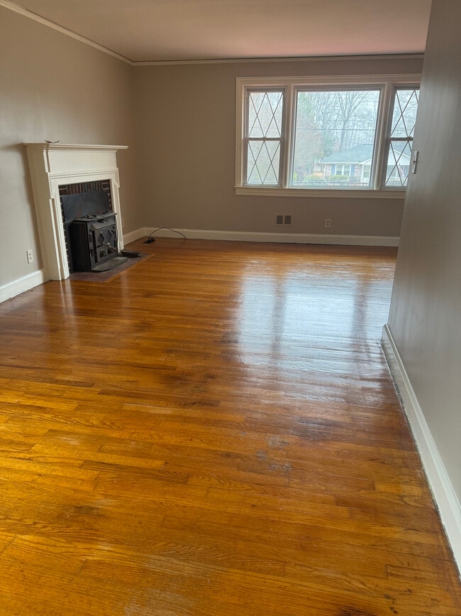 Photo - 230 Elaine Ave