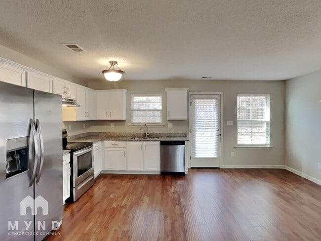 Photo - 160 Nicholas Dr
