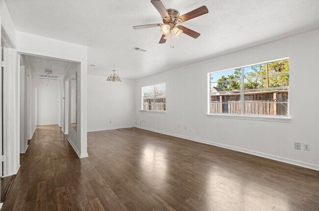 Photo - 402 Paschall St