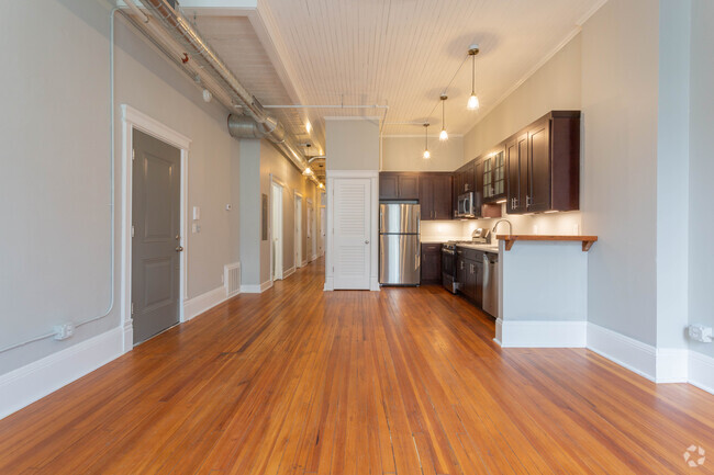 Interior Photo - 205 E Jefferson Rental