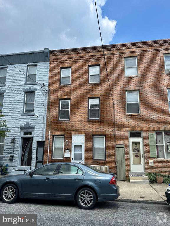 Building Photo - 2705 E Somerset St Rental