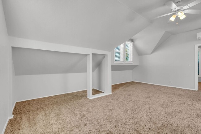 Photo - Charming Upstairs Unit near Riverside Plaza