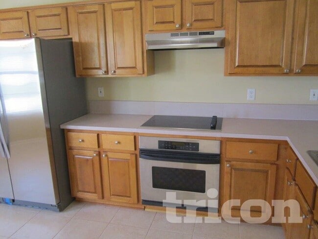 Photo - 2762 Archer St