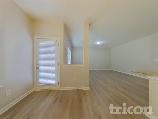 Photo - 3333 Lowland Dr