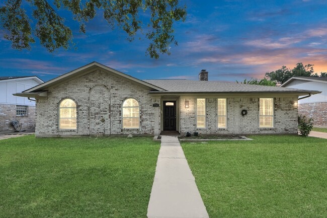 Building Photo - 7710 Colony Dr Rental