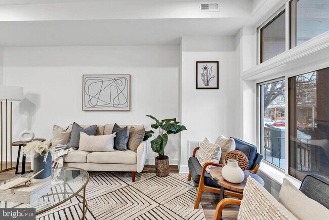 Photo - 3202 McElderry St