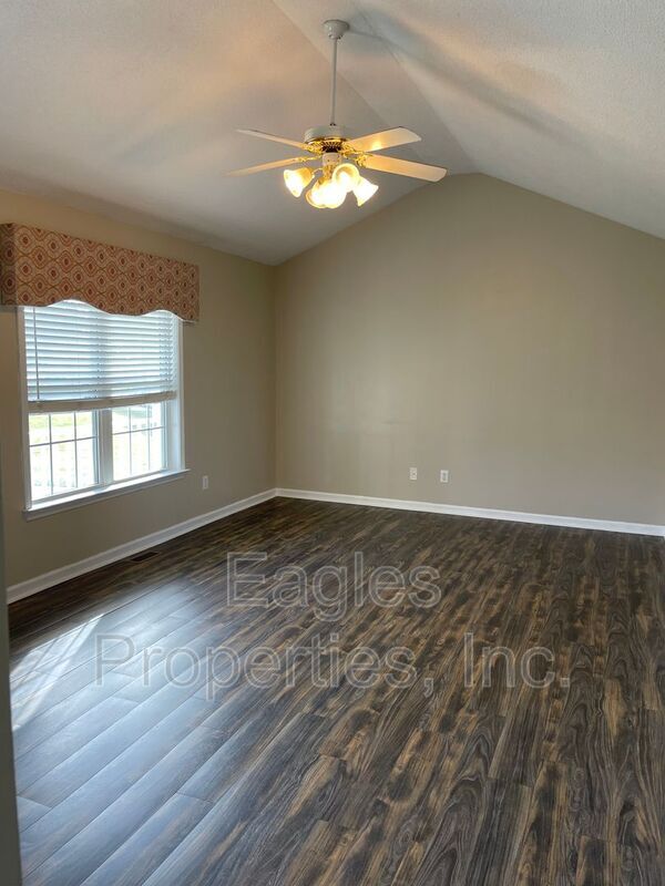Photo - 104 Jordan Bluff Pl