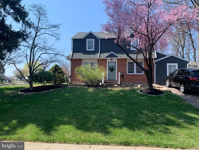 Photo - 550 School House Ln