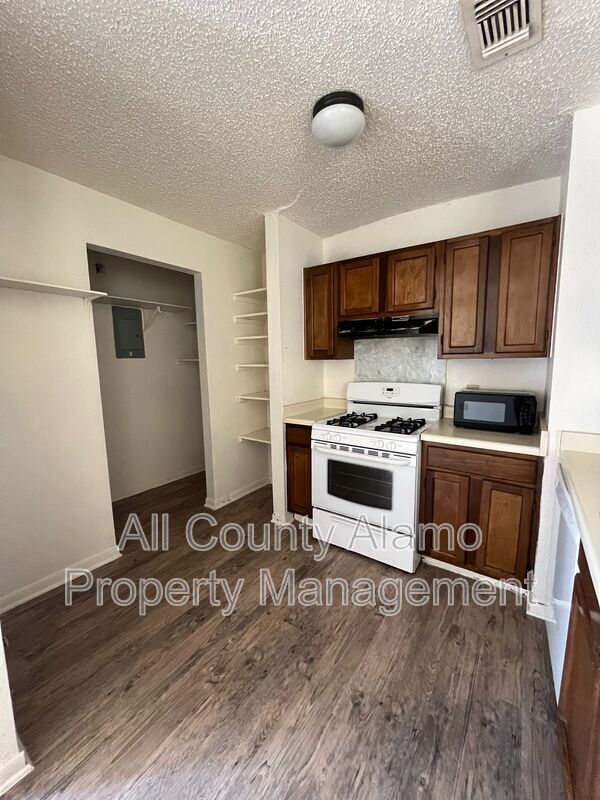 Photo - 427 Zachry Dr