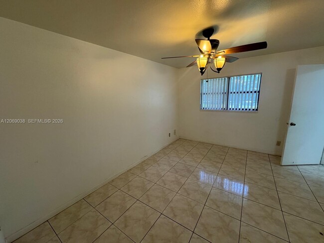 Photo - 8793 NW 39th St Unidad .