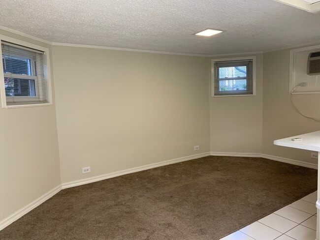 Living room - 1321 W Thorndale Ave Unit 1 Garden