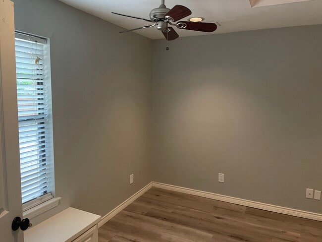 Photo - 1504 Flintwood Dr Unit Suite