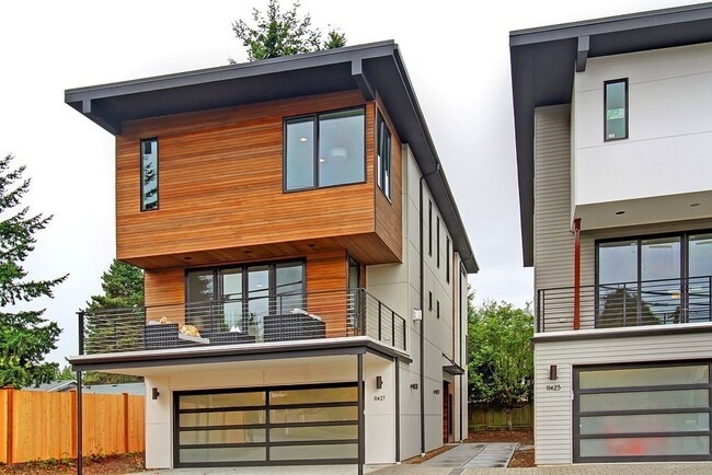 Building Photo - Luxurious 4 Bedroom Home with 2 Car Garage
