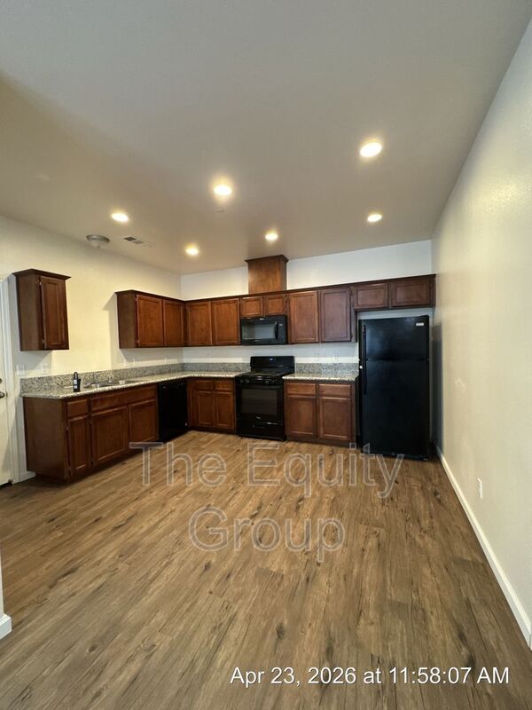 Photo - 3500 Villa St