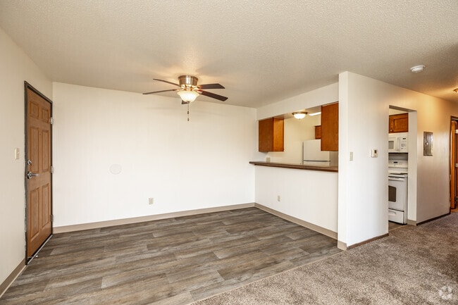 2BR, 1BA - 800 SF - Dining Room