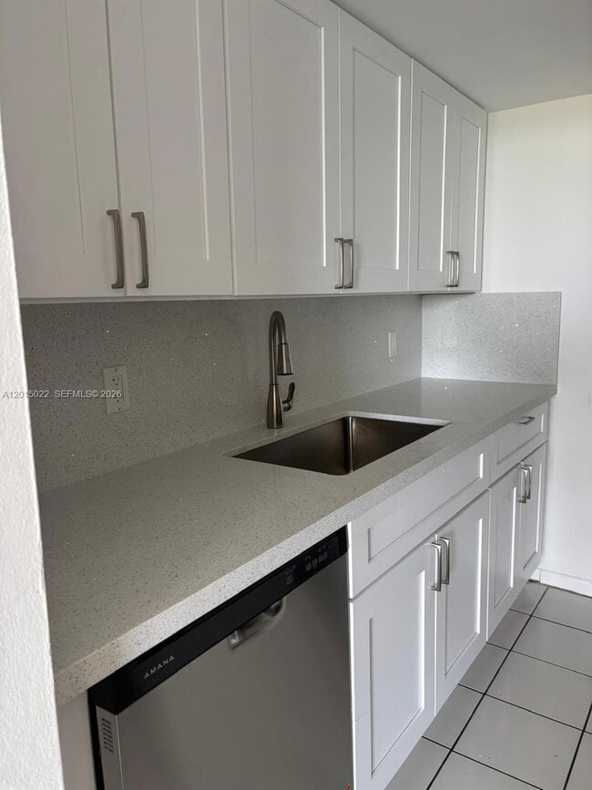Building Photo - 2350 NE 135th St Unit 501