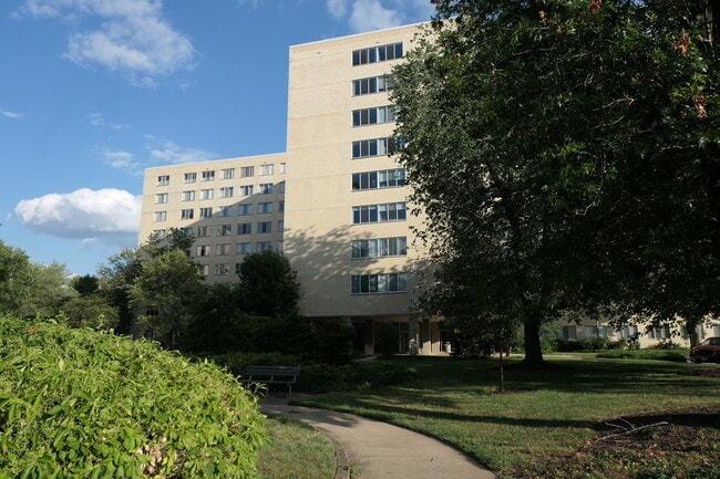 Building Photo - 6631 Wakefield Dr Unit 717