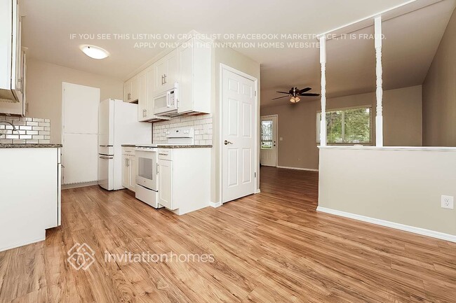 Photo - 10530 W 106th Pl