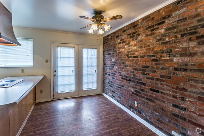 2 BR, 1.5 BA - 1200 SF - Dining Area