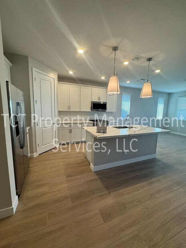 Photo - Beautiful New Build in North Creek Community