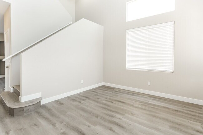 Photo - 7805 Esteem St
